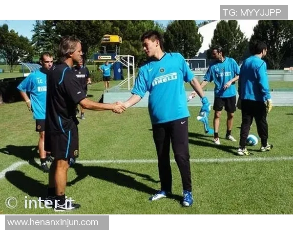 挂钩课桌足球球星带你领略校园竞技魅力与策略对抗的精彩瞬间